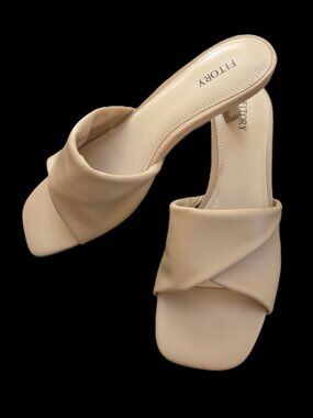 Nude Kitten Heels Sz 6 - Fitory
